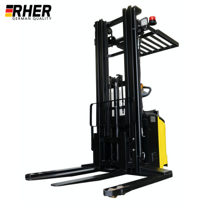 2000 Kgs / 5.5 Metros. Apilador RHER Full Eléctrico Hombre a Bordo Base Ancha. Seguridad Europea con Baliza